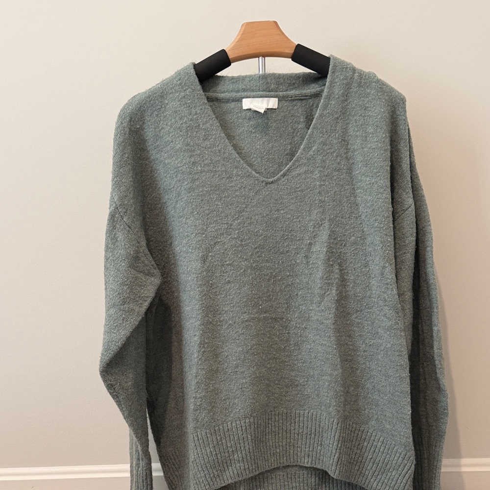 H&M Women's V-Neck Sweater in Gray